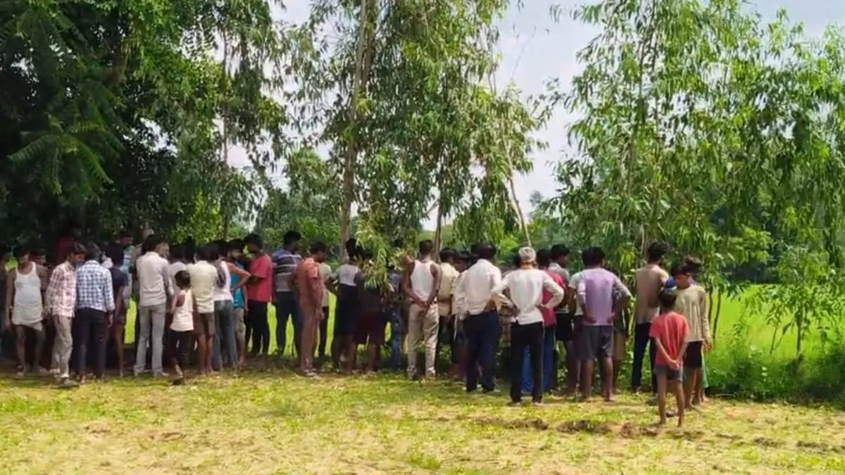 அதிகாலையிலேயே கண்ட அந்த காட்சி…! ஊரே ஒன்று கூடி நடு நடுங்கி போய் நின்ற நொடி.. தலையில்லாமல் ரத்த வெள்ளத்தில் கிடந்த பிணம்… விடை தெரியாமல் தவிக்கும் போலீஸ்..!