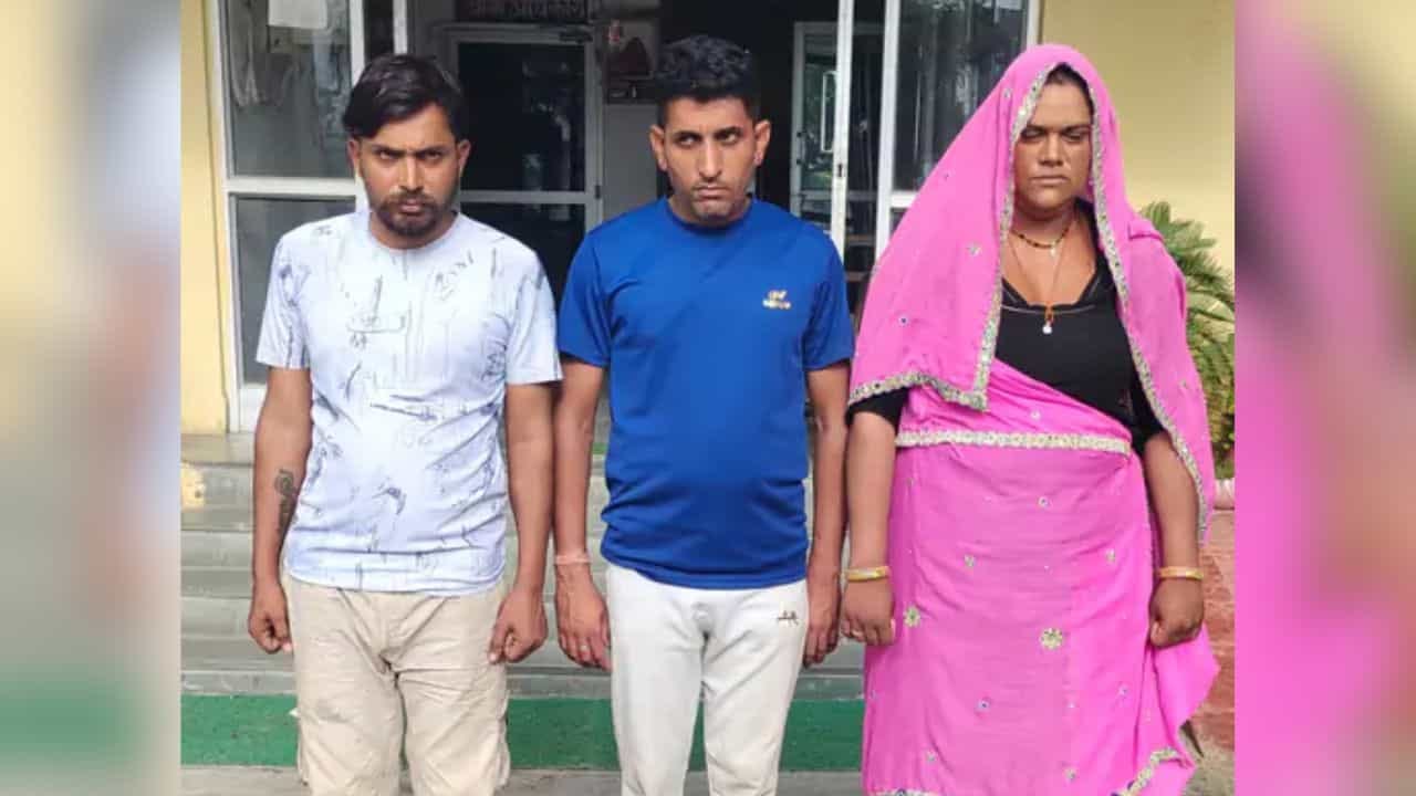 “வேற ஒருத்தன் கூட உல்லாசம்”… பார்க்கக்கூடாத கோலத்தில் தாலி கட்டிய மனைவியை கண்ட கணவன்… ரூமுக்குள் வைத்து 5 பிள்ளைகளை பூட்டிய தாய்… பிணமான விவசாயி… படு பயங்கரம்..!