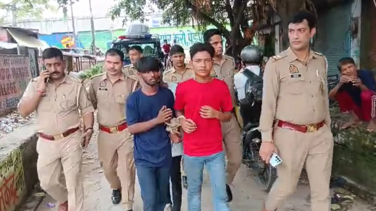 இனிமேல் நீங்க வாலாட்டவே முடியாது டா..! தினசரி வம்பு இழுப்பீங்களா..? பயத்தில் உறைந்த பொதுமக்கள்… ஊர்வலமாக இழுத்து சென்று அதிரடி காட்டிய போலீஸ்… தரமான ஆக்சன்..!