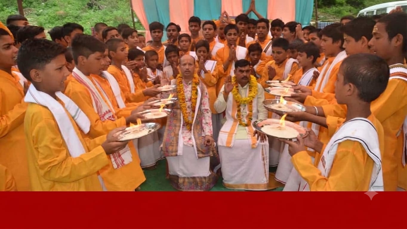 கடவுளை விட குரு பெரியவரா…? வேதங்களும் ஆன்மீக பெரியோர்களும் தரும் தெளிவான விளக்கம்…!
