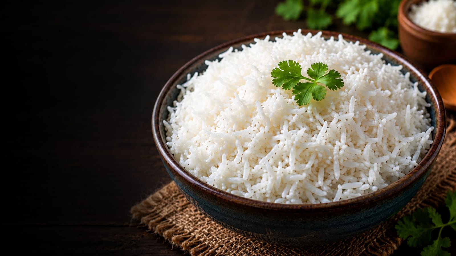 “சாதம் குழைஞ்சு போகுதா…?”  ஹோட்டல் போல உதிரி உதிரியாகச் சமைக்க ‘இந்த’ ஒரு சீக்ரெட் டிப்ஸ் போதும்…!
