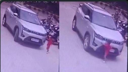 “கண்ணிமைக்கும் நேரத்தில் பேரதிர்ச்சி!” – நாக்பூரில் 3 வயது சிறுவன் மீது கார் ஏறி கொடூர பலி! பதறவைக்கும் சிசிடிவி காட்சி..!!!