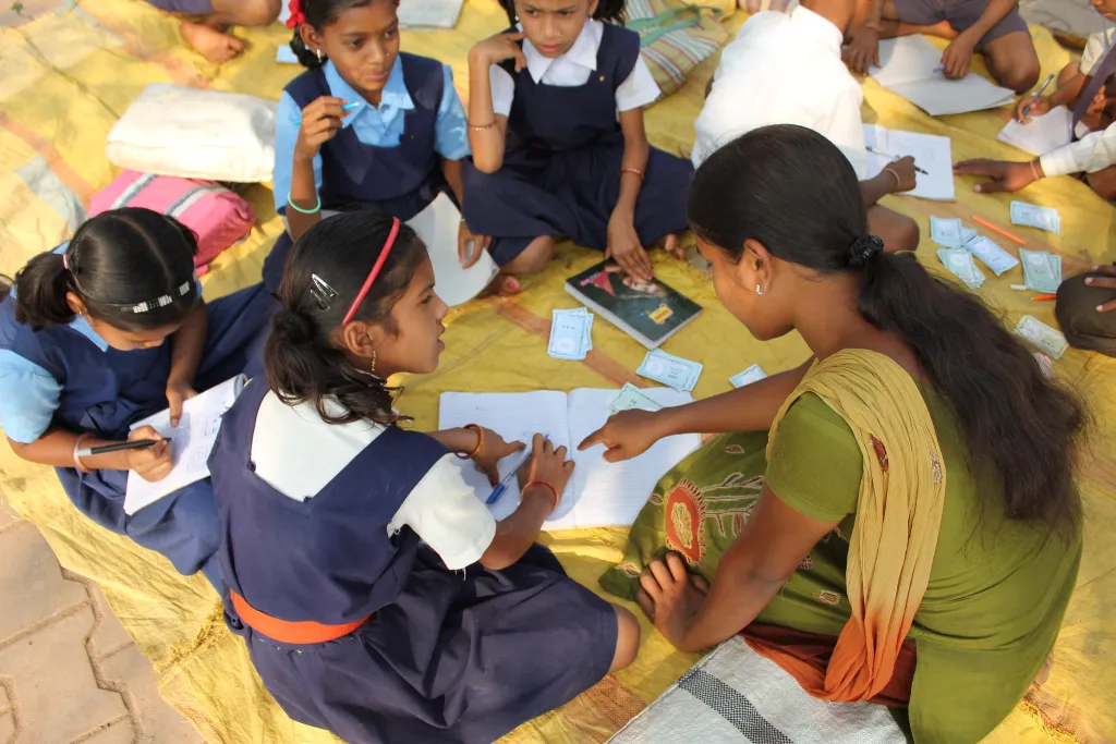 “ரூ.50 ஆயிரம் லஞ்சம் தராட்டி லீவ் கிடையாது!”… கல்வித்துறையில் நடந்த படுமோசமான ஊழல்.. கர்ப்பிணி ஆசிரியைக்கு நேர்ந்த சோகம்..!!!