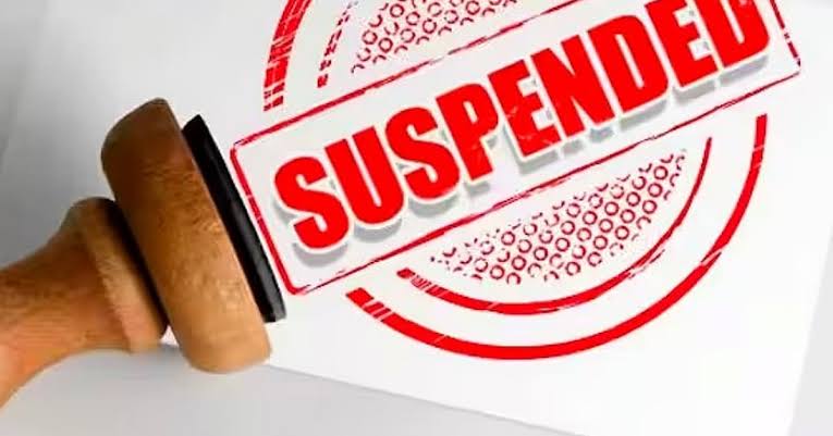 “₹1000 காசுக்காக இப்படியா பண்ணுவீங்க?” மாணவிகளின் ஆடைகளைக் களையச் சொல்லிச் சோதனை…. ஆசிரியை அதிரடி சஸ்பெண்ட்….!!