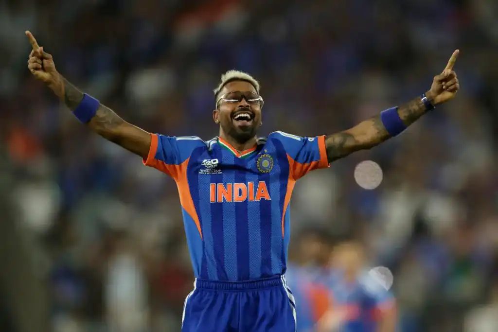 “கரியரை காப்பாத்த வீட்டை காலி பண்ணிட்டு பெங்களூருக்கே போயிட்டாரா?” – ஹர்திக் பாண்டியா எடுத்த அதிரடி முடிவு….!!