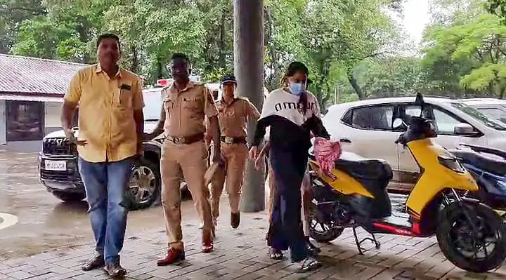 “மீடியாவை பார்த்து நடுவிரலை காட்டிய கொலையாளி!” லல்லா நகரில் சிக்கிய ஆதாரங்கள்.. கொலை வழக்கின் அடுத்தடுத்த அதிர்ச்சி திருப்பங்கள்..!!”