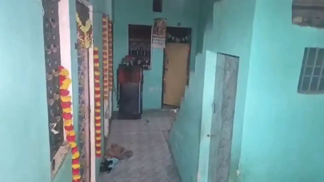 “பாத்ரூம் தரைக்கு அடியில் கணவனின் சடலம்” 45 நாட்கள் நாடகமாடிய கொடூர மனைவி…. உறைந்து போன போலீஸ்….!!