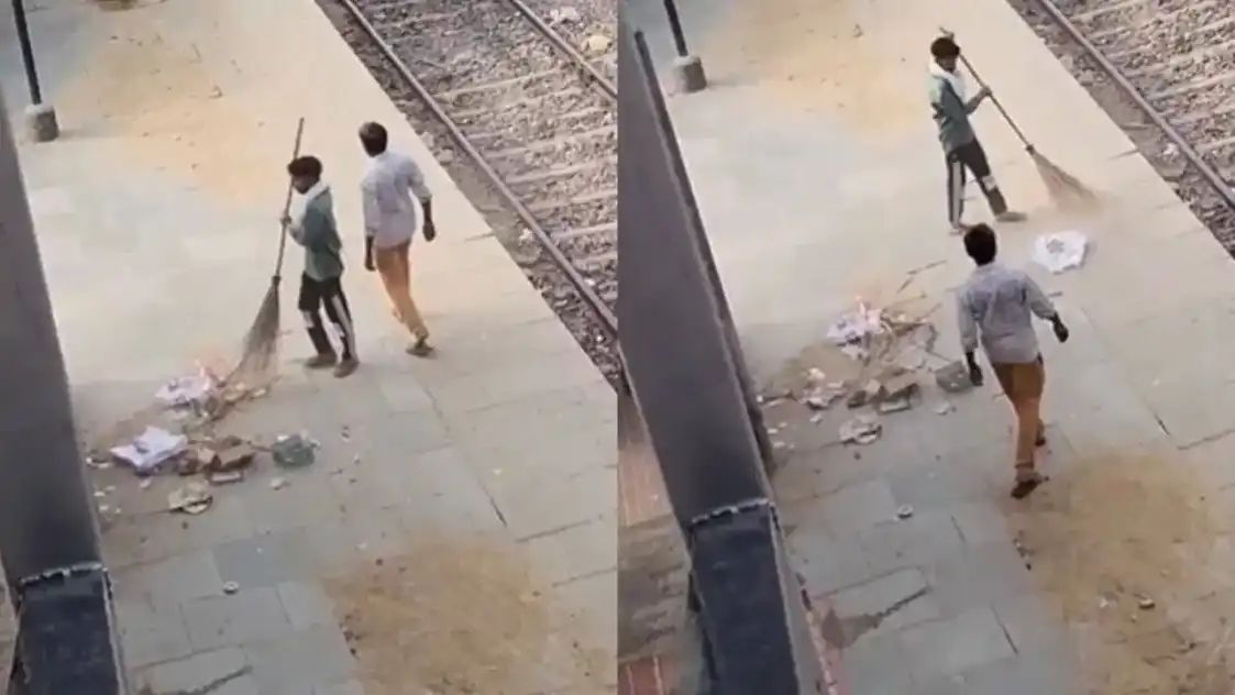 “யாரும் பார்க்கலைன்னு நினைச்சார்.. ஆனா கேமராவில் சிக்கிட்டார்!” நடைமேடையைச் சுத்தம் செய்துவிட்டு, தண்டவாளத்தில் குப்பையை வீசிய பணியாளர்..!!”