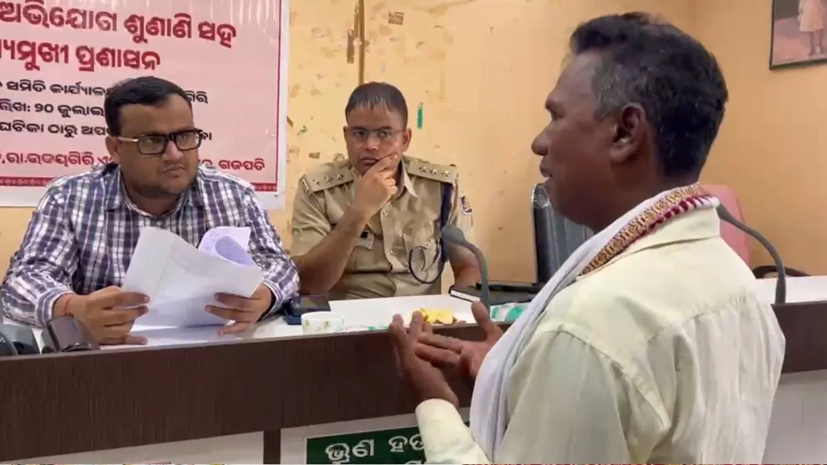 உயிரோடு இருக்கிறவருக்கு இறப்பு சான்றிதழா….? ரேஷன் கடையில் காத்திருந்த அதிர்ச்சி…. கண்ணீர் சிங்கம் 46 வயது நபர்….!!