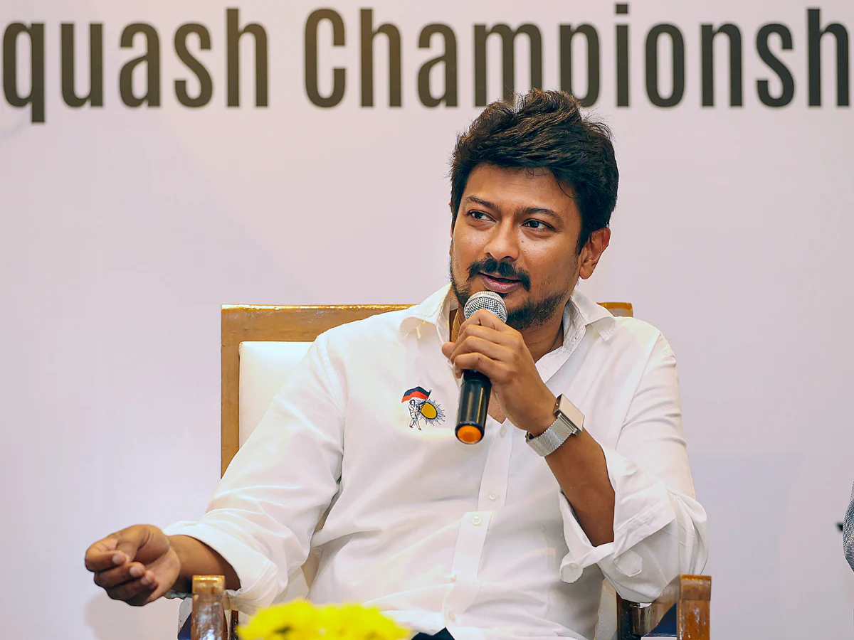 “சிலர் சோஃபா வந்தவுடன் நம்மைக் கைவிட்டுட்டாங்க!”.. தவெக அரசை சாடிய எதிர்க்கட்சித் தலைவர் உதயநிதி… அனல் பறக்கும் விவாதம்..!!!