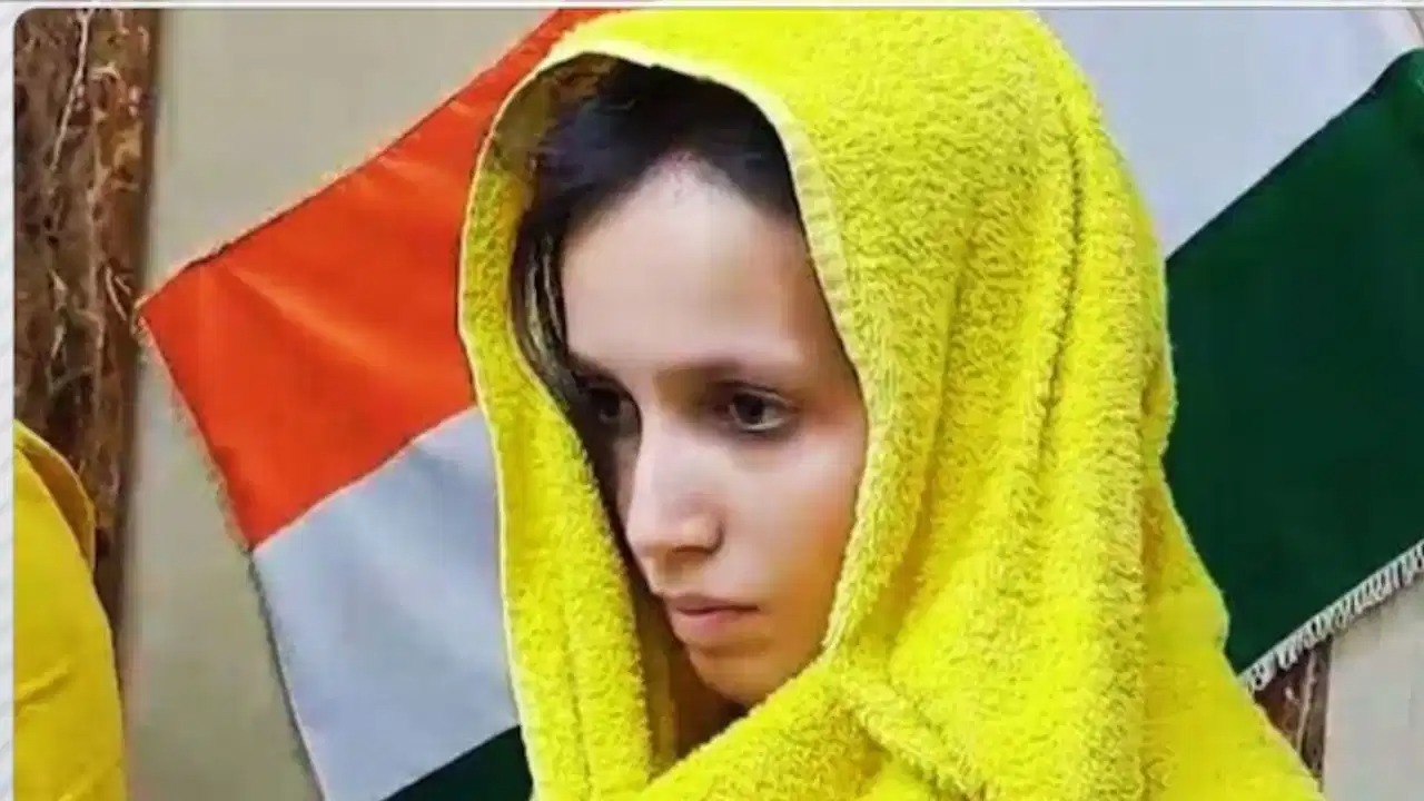 15 துண்டுகளா புருஷனை கூறு போட்ட முஷ்கான்… தூக்கு தண்டனையில் இருந்து தப்பிக்க தினசரி பூஜை…? பச்சிளம் குழந்தையுடன் ஜெயிலில் நாள் முழுவதையும்… மீண்டும் சூடு பிடித்த மீரட் வழக்கு..!!!