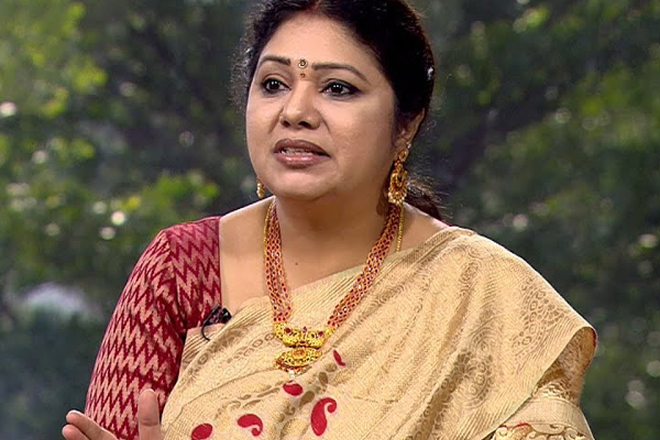 “அட்ஜஸ்ட்மென்ட் செய்ய மறுத்தேன்” என் முகத்தையே எரிய வச்சுட்டாங்க…. நடிகை தாரணிக்கு ஷூட்டிங் ஸ்பாட்டில் நடந்த கொடுமை….!!