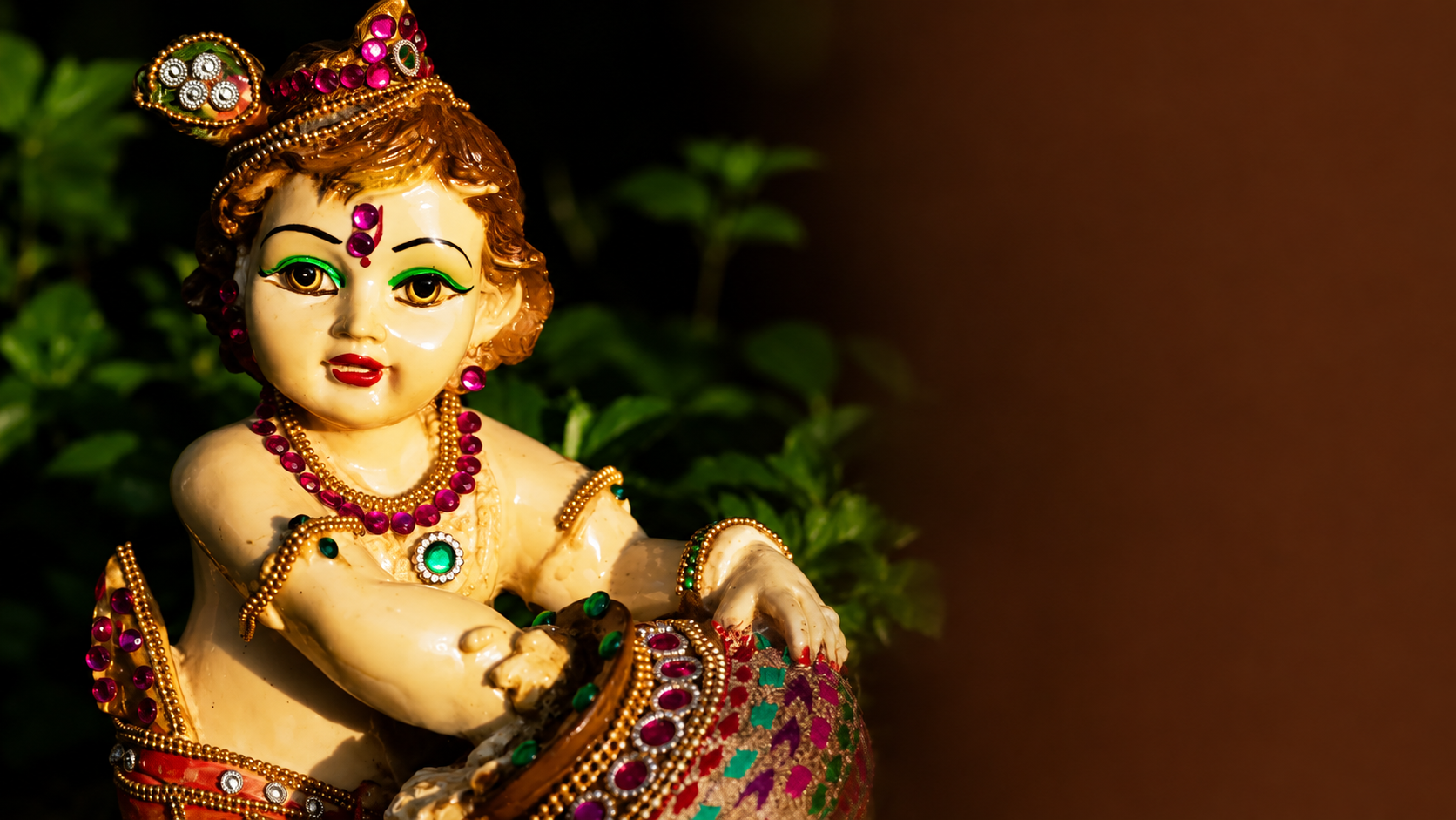 ஜென்மாஷ்டமி அன்று ஏன் விரதம் இருக்கிறார்கள் தெரியுமா…? சிறைக்குள் நள்ளிரவில் கிருஷ்ணர் அவதரித்ததாக கூறப்படும் அந்த நிகழ்வு…! ஸ்ரீகிருஷ்ணரின் பிறப்புடன் தொடர்புடைய சுவாரஸ்யமான ஆன்மிக நம்பிக்கை இதோ…!