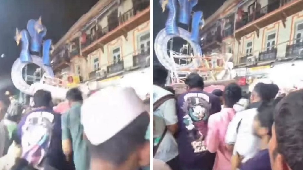 பிரம்மாண்ட ஊர்வலம்…! நள்ளிரவில் மும்பையில் களைகட்டிய உற்சாகம்… சட்டுனு சரிந்து விழுந்த 22 அடி விநாயகர் சிலை… 2 பேர் பலி… 5 பேர் படுகாயம்… வைரலாகும் பகீர் வீடியோ…!