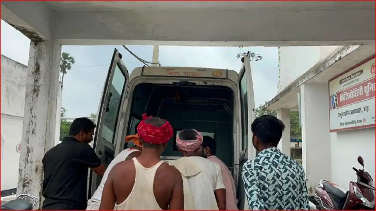 இன்னைக்கு சுதந்திர தின விழா..! கொடியேற்ற போலாம் வா… வீட்டுக்கே வந்து அழைத்த நபர்… குளிக்கப் போனவனை வலுக்கட்டாயமா… கொடூர நிலையில் பிணமான பயங்கரம்.!
