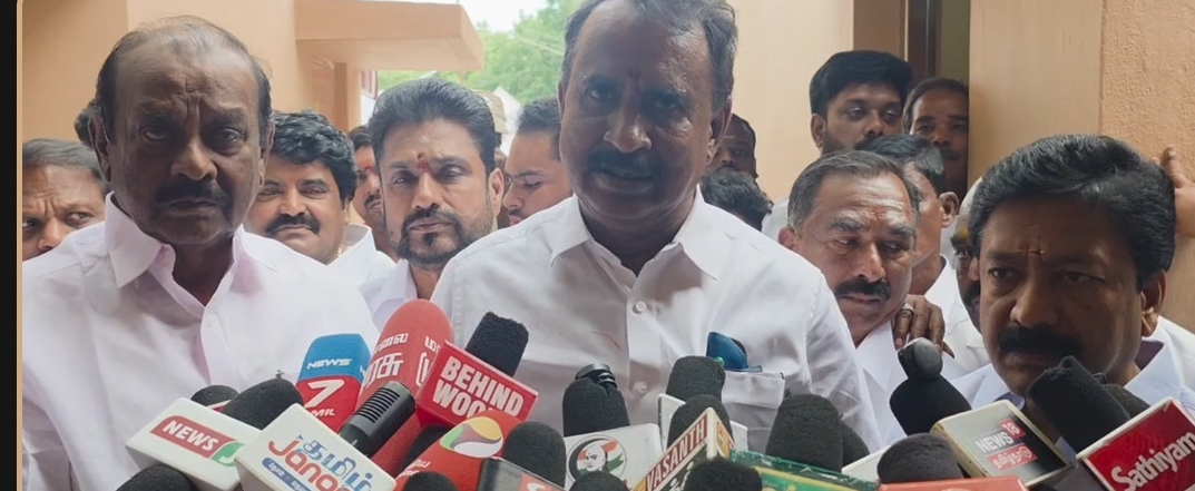 “நாங்க புதுப் பதவியெல்லாம் ஏற்க மாட்டோம்!”.. அதிமுகவில் மீண்டும் வெடித்த அதிரடி போர்க்கொடி… எஸ்.பி.வேலுமணி, சி.வி.சண்முகம் பகீர் பேட்டி..!!!