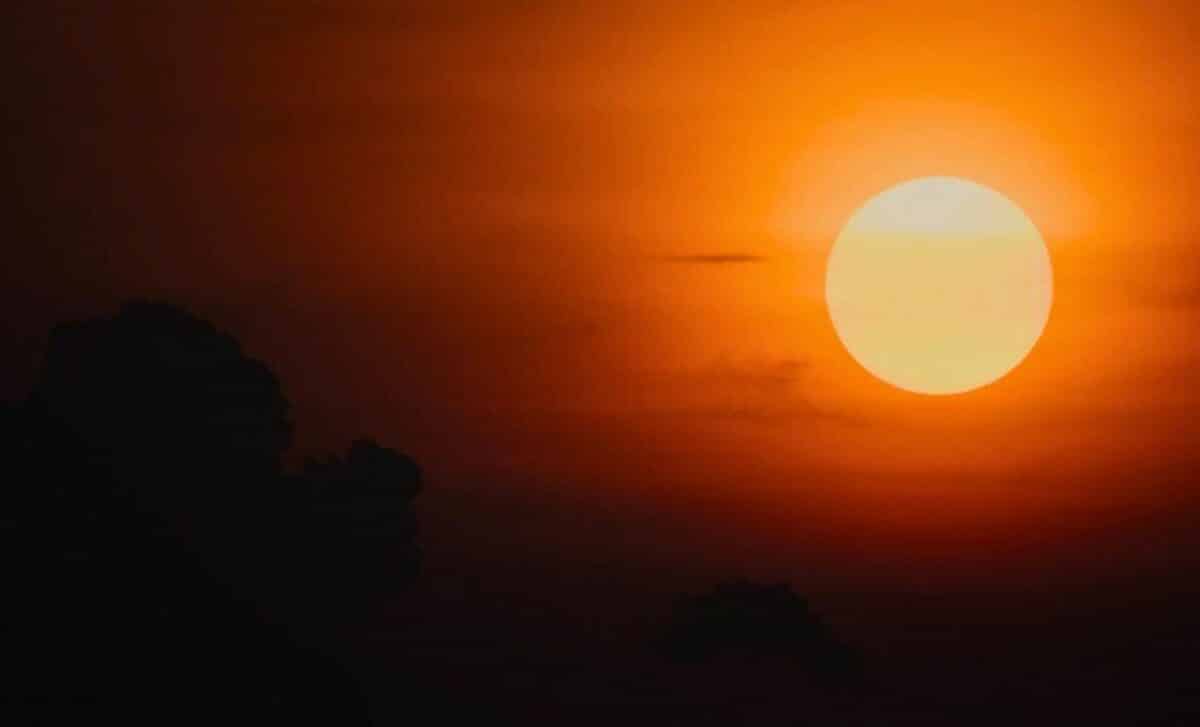 ஒரு ஆண்டுக்குப் பிறகு மீண்டும் சிம்ம ராசிக்கு வரும் சூரியன்…! இந்த பெயர்ச்சி ஏன் மிகவும் முக்கியம்…? ராசிகளுக்கு என்ன பலன் கிடைக்கும்…?