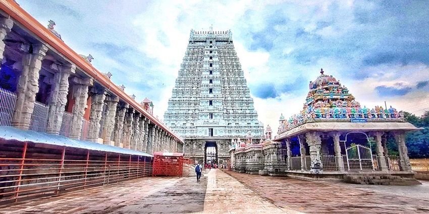 “உங்கள் குறைகளை பெருமாளிடம் சொல்லுங்கள்…” பக்தர்களுடன் நெருக்கமாக உரையாடும் அதிசய பெருமாள் கோவில் எங்கே இருக்கிறது தெரியுமா…?