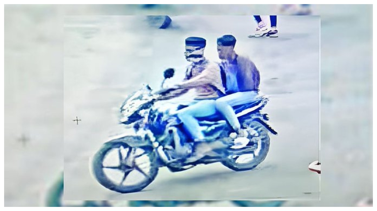 “கழுத்துல கை வச்சு தங்கச் சங்கிலியை இழுத்தப்போ உயிரே போயிடும் போல பயந்துட்டேன்ப்பா!” – மின்னல் வேகத்தில் தப்பிய கொள்ளையர்கள்.. சிசிடிவி காட்சிகளை வச்சு வலைவீச்சு..!!!