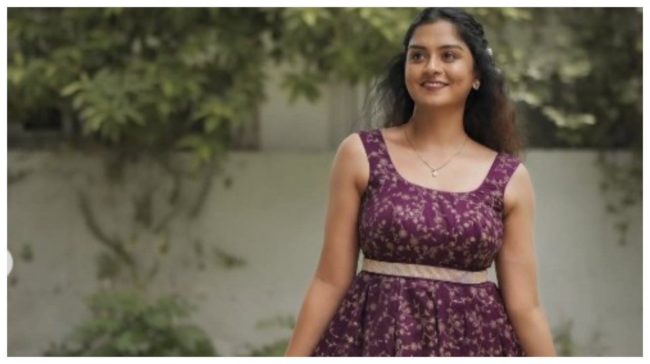 “இம்புட்டு அழகா இருந்தா கண்ணு பட்டுட போகுதுப்பா!” – பர்ப்பிள் கலர் டிரெஸ்ஸில் இணையத்தை கிறங்க வைக்கும் லட்சுமி ப்ரியாவின் வைரல் போட்டோஸ்..!!!