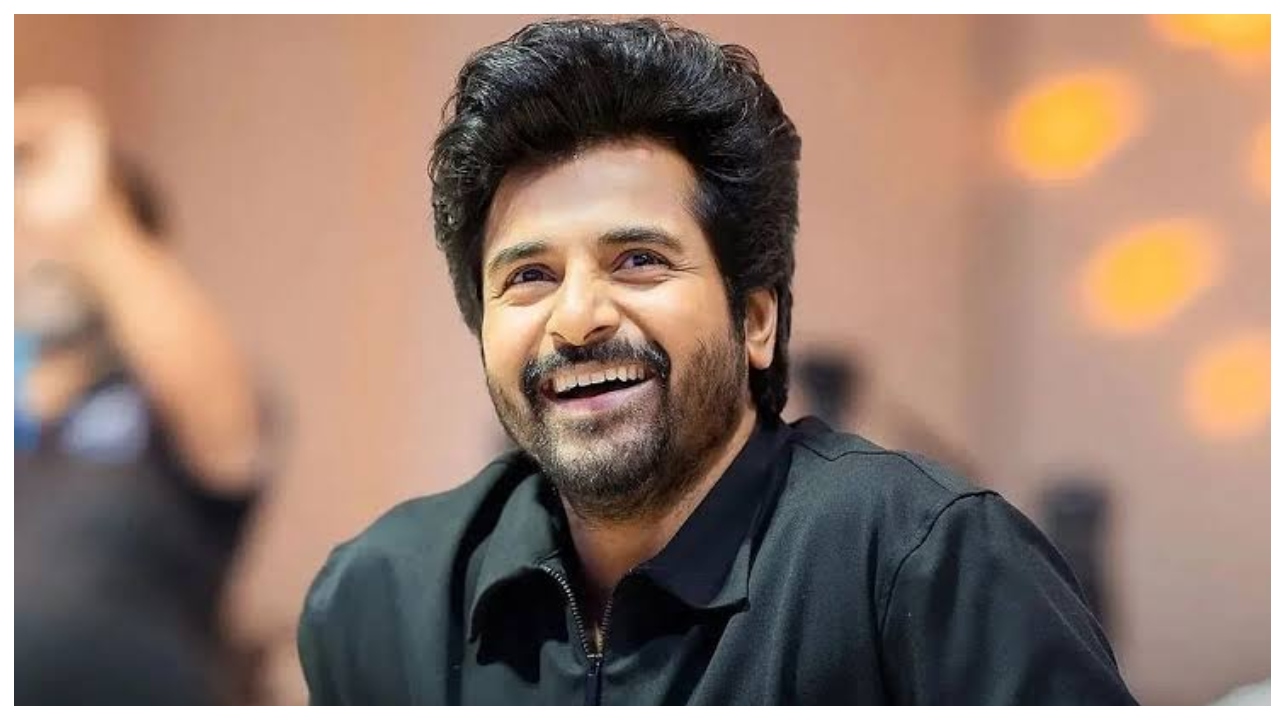 “திடீர்னு கூட்டத்துல இருந்து வந்த அந்த ஒரு குரல், சிவகார்த்திகேயனையே ஒரு நிமிஷம் வெட்கப்பட வச்சுடுச்சே..!” இணையத்தில் லைக்ஸ்களைக்விக்கும் கியூட் வீடியோ..!!!