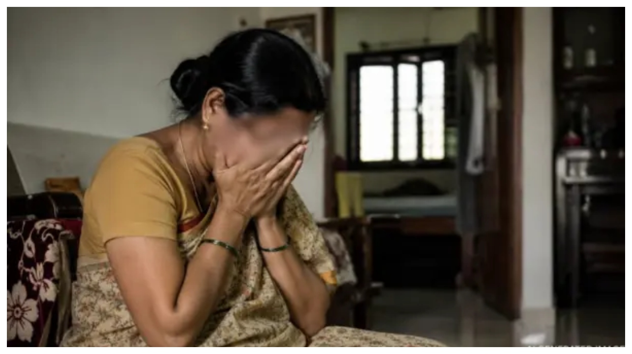 “அந்த நாலு பேரையும் சும்மா விடக்கூடாது!”.. காவல்துறையிடம் கண்ணீருடன் புகார் அளித்த பெண் – வழக்குப் பதிவு செய்து விசாரணை..!!!