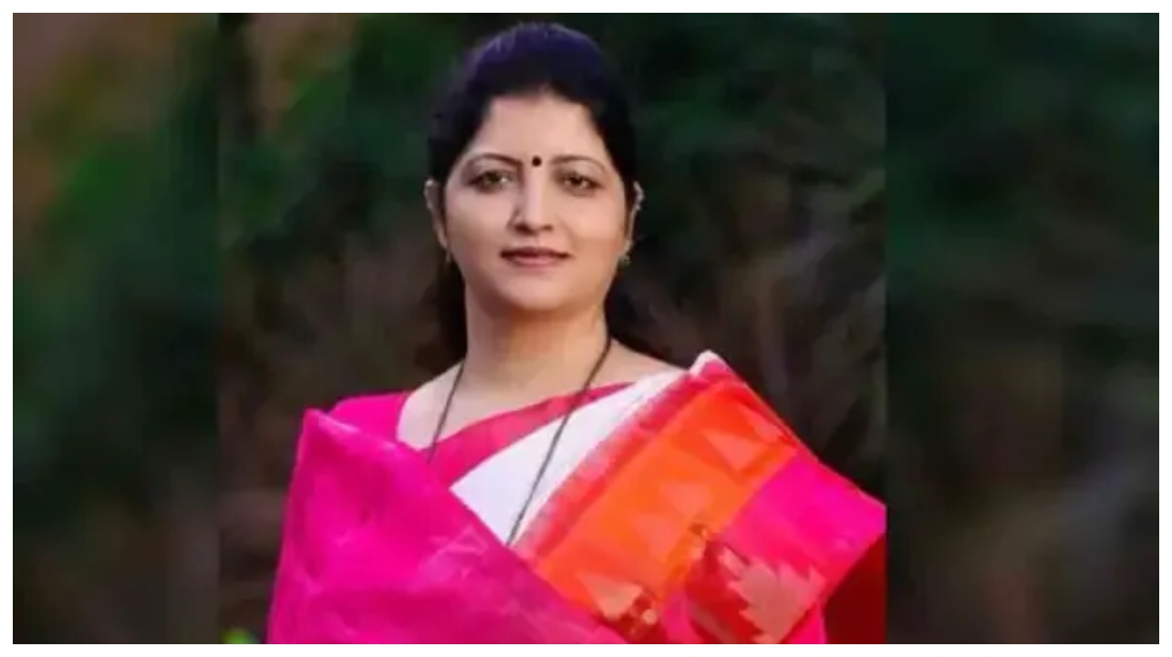 “ரூபாலி சாகன்கருக்கு திடீர்னு இவ்வளவு பணம் எங்கிருந்து வந்தது?”.. ரூ.35 கோடி மதிப்பிலான ‘தி நைன்ஸ்’ ஹோட்டல் பின்னணி – காங்கிரஸின் அதிரடி கேள்வி அரசியல் களம் சூடுபிடிப்பு..!!!