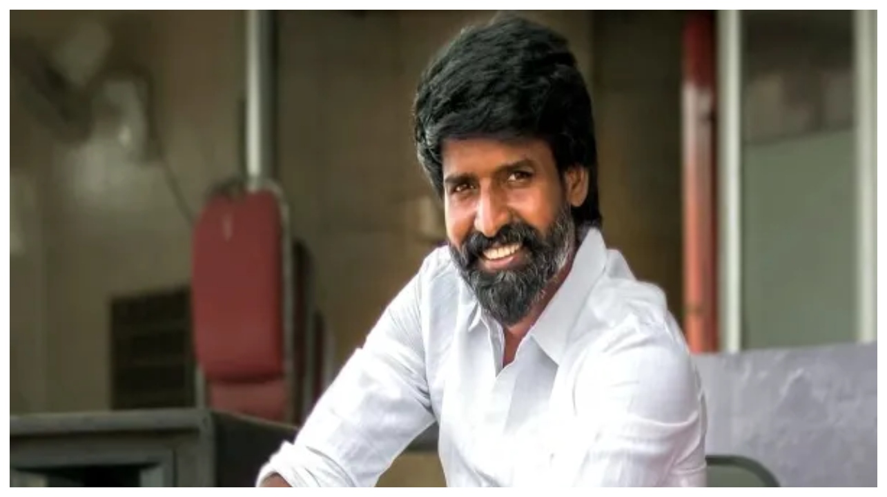 “இன்னைக்கு நான் இந்த நிலமையில கெத்தா நிக்கிறேன்னா அது என் வீட்டுப் பெண் தெய்வங்களோட ஆசிதான்யா!” உருக்கமாகப் பேசிய நடிகர் சூரி..!!!
