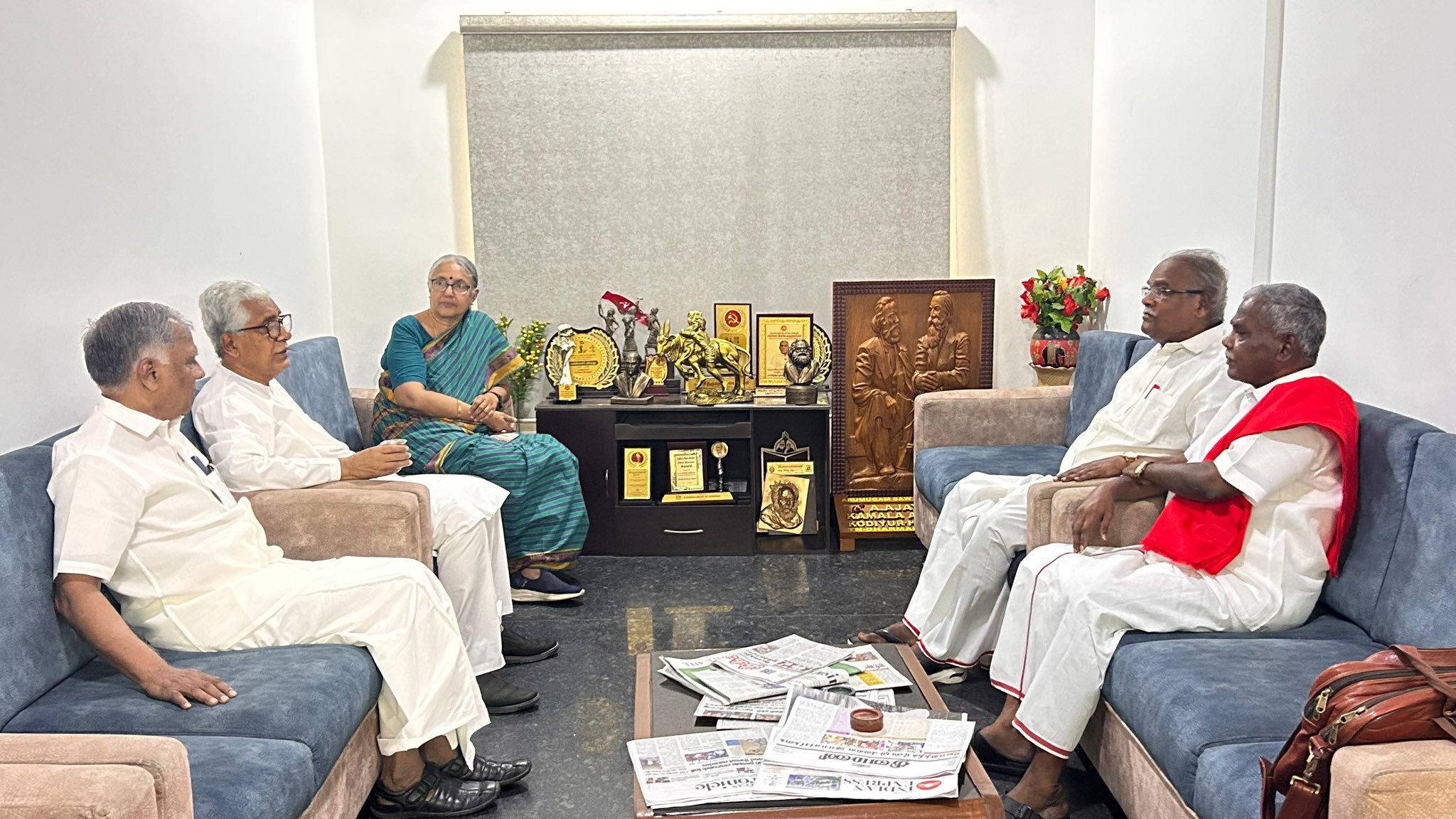 “திடீர்னு மாநிலக் குழு அலுவலகத்திற்கு வந்த மூத்த தலைவர்!” மார்க்சிஸ்ட் அலுவலகத்தில் அரங்கேறிய முக்கிய ரகசிய ஆலோசனைகள்…!!”