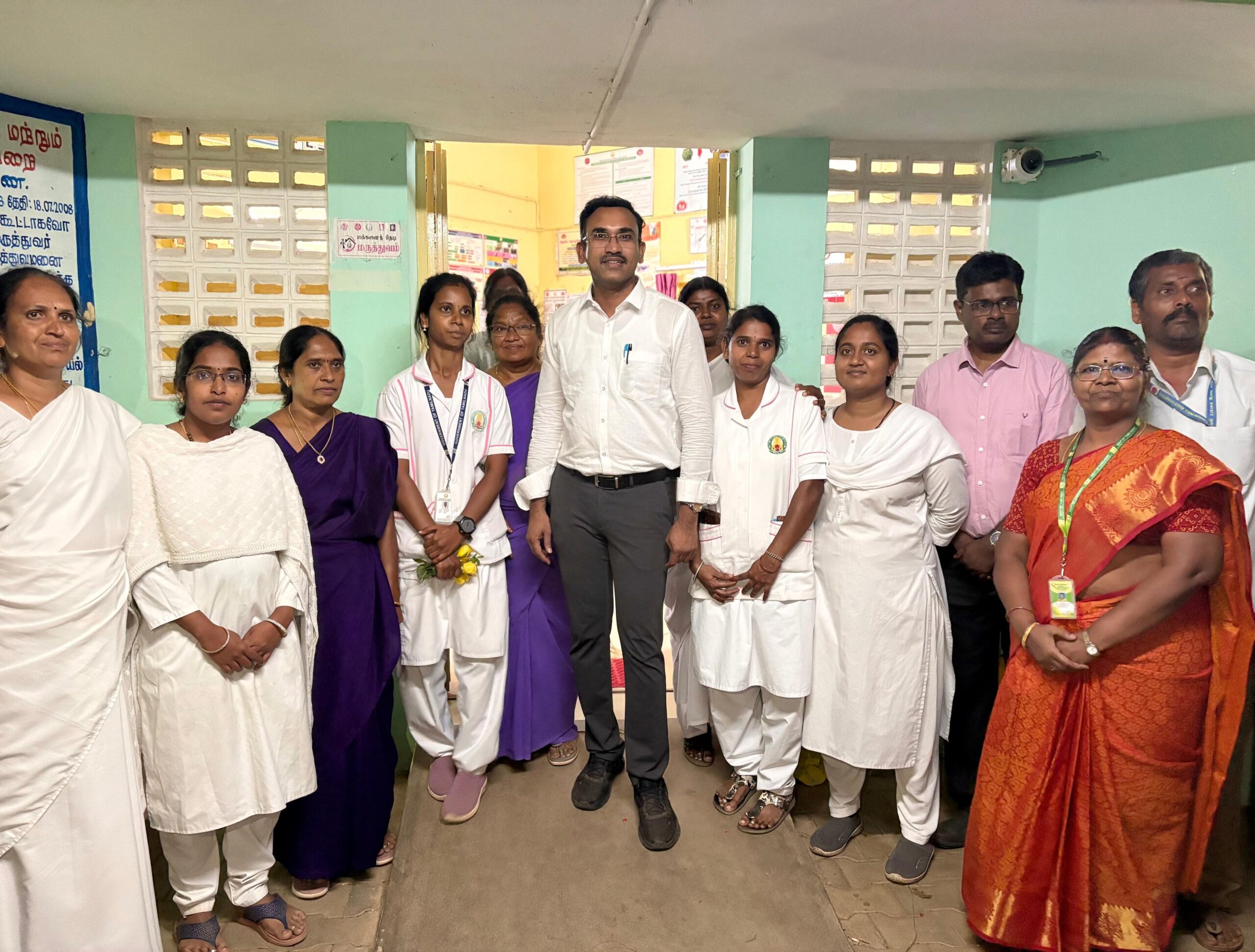 “22 ஆண்டுகளுக்கு முன்பு டாக்டர்.. இன்று அதிரடி விசிட்!” – பழைய மருத்துவமனைக்குத் திரும்பிய அரசியல் பிரமுகரின் நெகிழ்ச்சிப் பயணம்…!!”