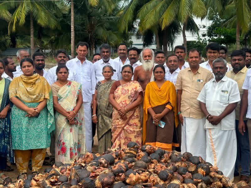 “கேக் வெட்டி கொண்டாடுவதை விட்டுவிட்டு… அண்ணாமலை பிறந்தநாளுக்கு இப்படியொரு அசத்தல் பரிசா?” ஈரோடில் ஒரே நாளில் 10,000 பனை விதைகள் நட்டு சாதனை…!!”