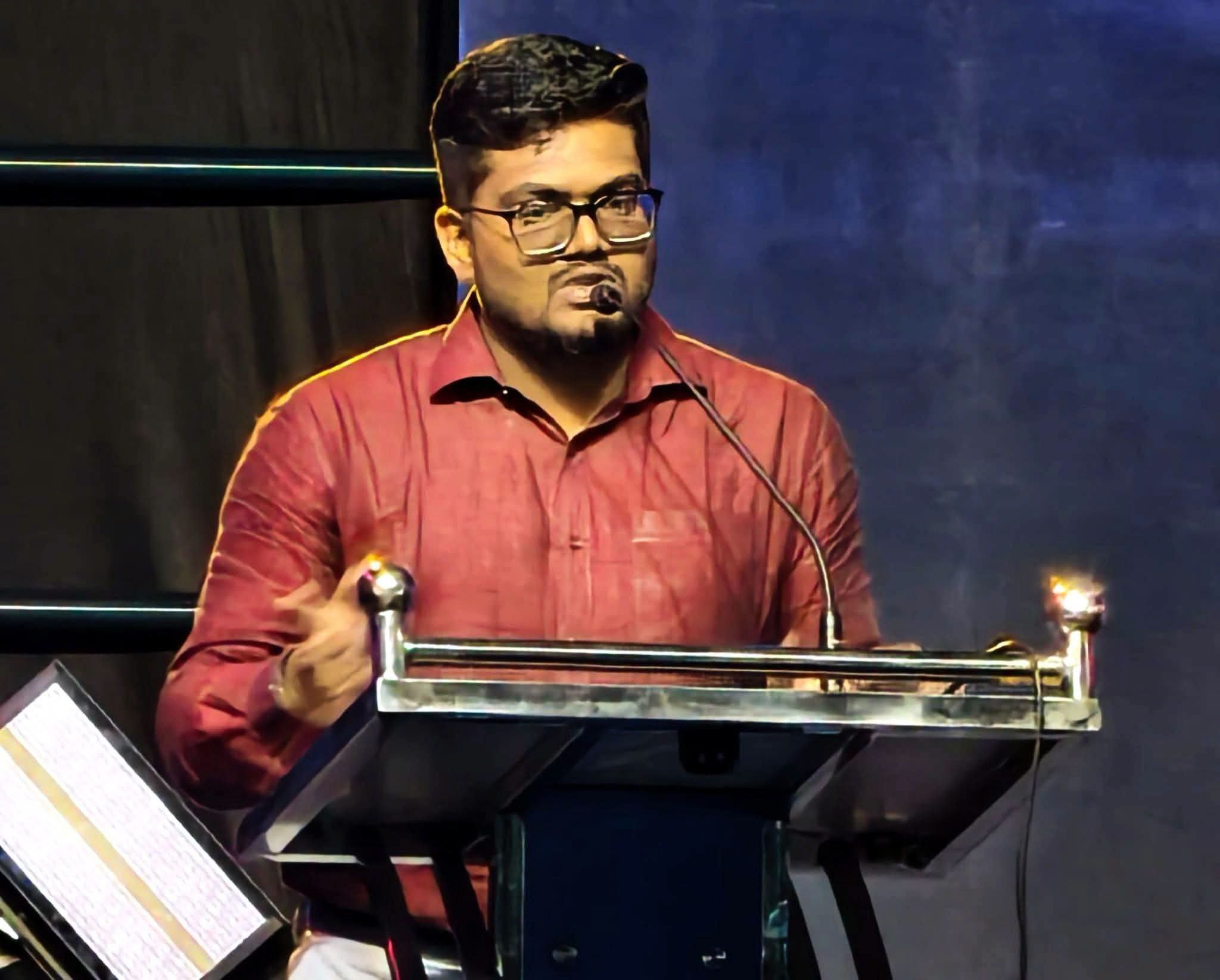 “கார்ப்பரேட் வேலைக்கு நீ லாயக்கில்லை…” “சம்பாதிச்சு என்ன பண்ணப் போறீங்க?” – நெஞ்சை நெகிழ்ச்சியடையச் செய்த திருநெல்வேலி கலெக்டரின்  வாழ்க்கை மாறிய பிளாஷ்பேக்…!!”