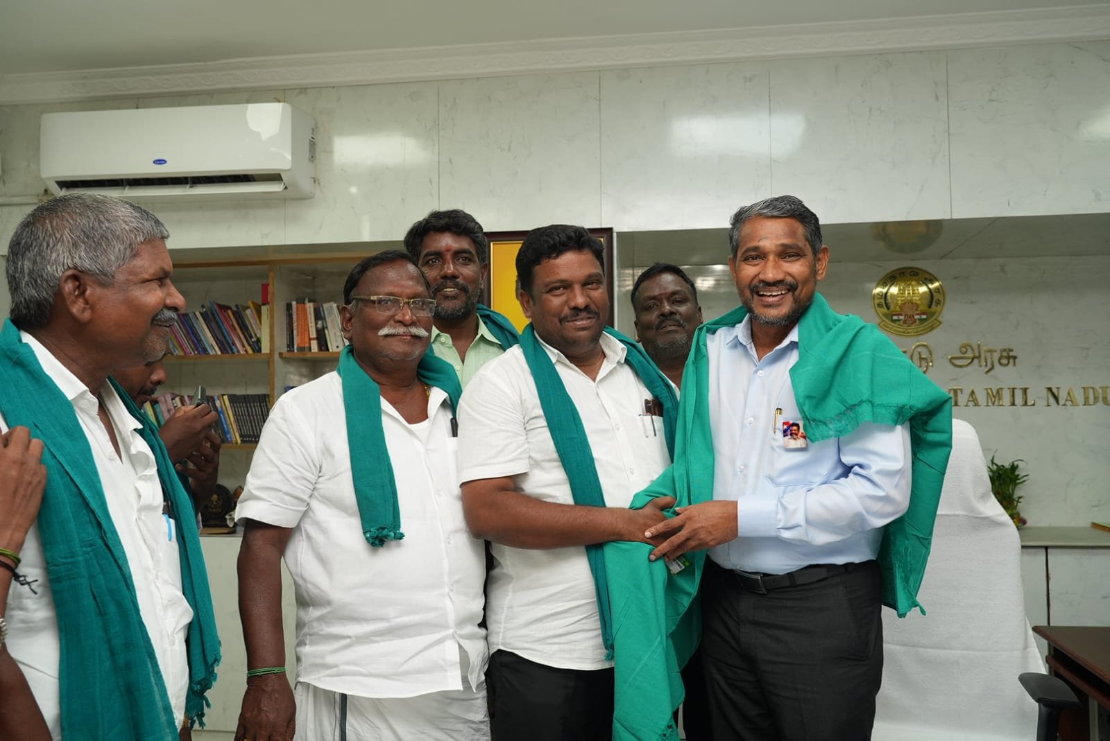 “நேரில் சென்று நன்றி தெரிவித்த போராட்டக் குழு…” நீண்ட நாள் போராட்டத்திற்குக் கிடைத்த வெற்றி… தலைமைச் செயலகத்தில் நடந்த நெகிழ்ச்சிச் சந்திப்பு….!!”