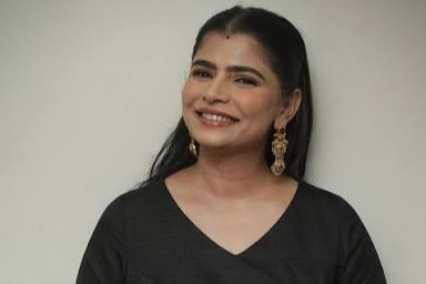 “பெண்கள் ஏன் இன்னும் அமைதியாக இருக்கிறார்கள்?” இனி வேடிக்கை பார்க்கக் கூடாது!” தமிழ்நாட்டு அரசியலில் பெண்களை இழிவுபடுத்துவதை எதிர்த்துப் பொங்கியெழுந்த பிரபல பாடகி..!!”