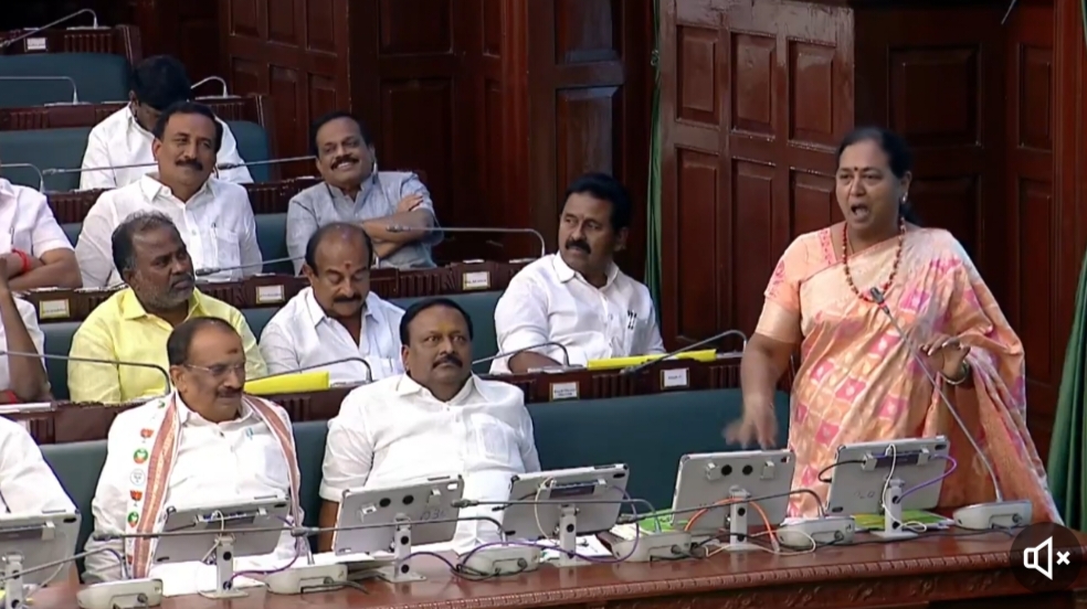 “இது சண்டை போடும் களமல்ல, சபை!” மாலை 6 மணி வரை நடக்கும் பஞ்சாயத்து… ஆளுங்கட்சி மற்றும் எதிர்க்கட்சிகளை ஓடவிட்டு வெளுத்தெடுத்த பிரேமலதா…!!”