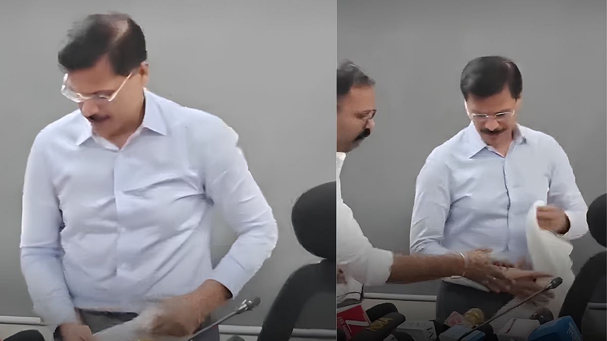 “விஐபி மோகத்திற்கு சவுக்கடி கொடுத்த ஐஏஎஸ் அதிகாரி….!” கேமரா முன்னாடி  அதிகாரி செஞ்ச அந்த காரியம்…. மேடையில் உறைந்துபோன நிருபர்கள்…. இணையத்தில் வைரலாகும் வீடியோ….!!!