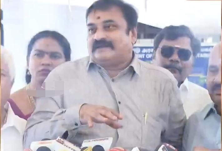 “தவெகவில் அடுத்தடுத்து இணையும் முக்கிய புள்ளிகள்” ஆர்.எஸ்.ராஜேஷின் அதிரடி முடிவு…. எடப்பாடி கேம்பில் தொடரும் அதிர்ச்சி….!!