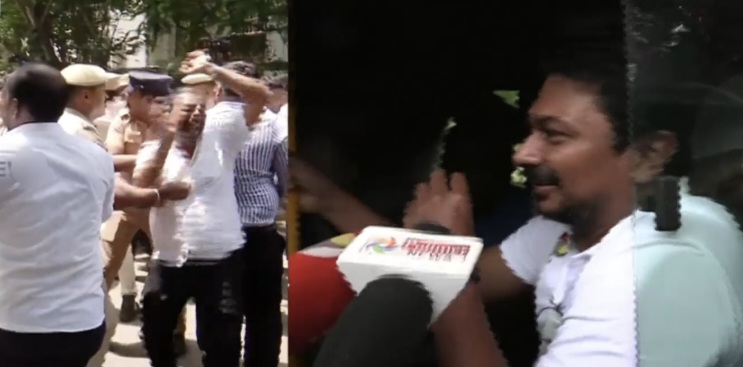 “என் மீதான கைது நடவடிக்கை எனக்கு காமெடிதான்” போலீஸ் வாகனத்தில் சிரித்துக்கொண்டே சொன்ன உதயநிதி….!!