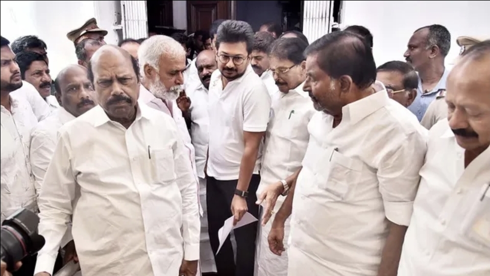 “மேகதாது முதல் கைது வரை” எம்.எல்.ஏ-க்கள் பட்டாளத்தோடு பேரவைக்கு வந்த உதயநிதி…. திணறப்போகும் சட்டமன்றம்….!!