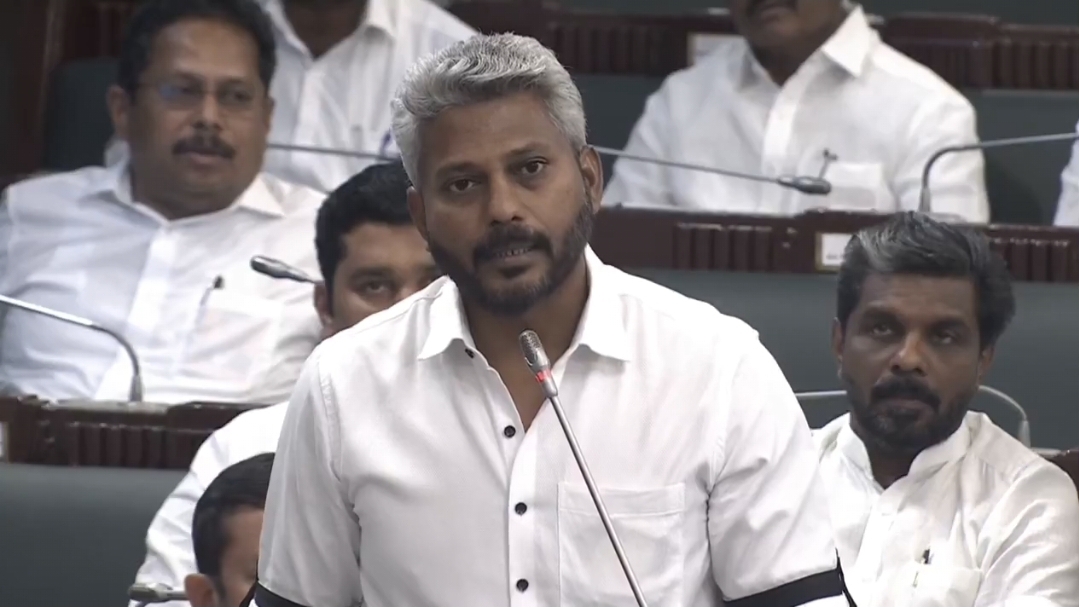 ​”பேஸ்புக், வாட்ஸ்அப் பார்த்துட்டு கேள்வி கேட்டா எப்படி?” அதிகாரப்பூர்வ தகவலை வச்சு பேசுங்க…. வெளுத்து வாங்கிய அமைச்சர் மரிய வில்சன்….!!