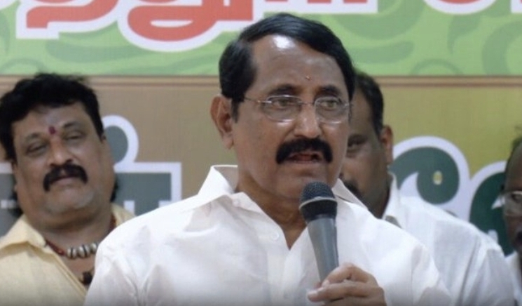 ​”தவெகவுக்கு ஓட்டு போட்டவங்க இப்போ திருதிருன்னு முழிக்கிறாங்க” – அதிமுக மாவட்ட செயலாளர் செ.ம.வேலுசாமி அதிரடி பேச்சு….!!