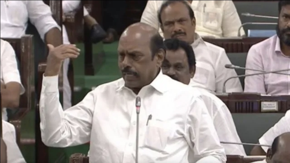 “நீட் தேர்வைக் கொண்டு வந்தது யாரு தெரியுமா?” சட்டசபையில் உண்மையை உடைத்த ஏ.வ.வேலு…. காங்கிரஸ் – திமுக உறவில் புதிய புயல்….!!