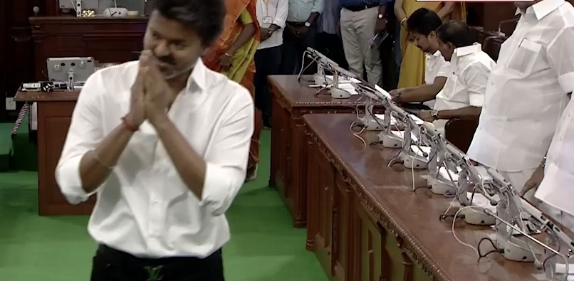 “எதிர்க்கலாம்…. ஆனா சபை நாகரிகம் வேண்டாமா?” விஜய்க்கு மரியாதை தர மறுத்த உதயநிதி…. வலுக்கும் கண்டனம்….!!