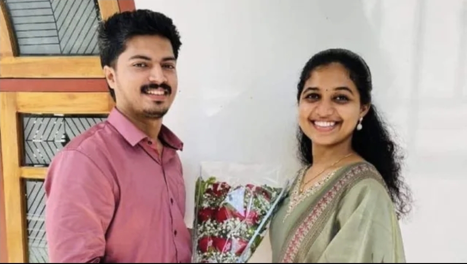“டிசம்பர் 26 கல்யாணம்…. அதுக்குள்ள இப்படியா?” வீடியோ காலில் பேசிவிட்டு இளம் ஜோடி எடுத்த அதிர்ச்சி முடிவு….!!