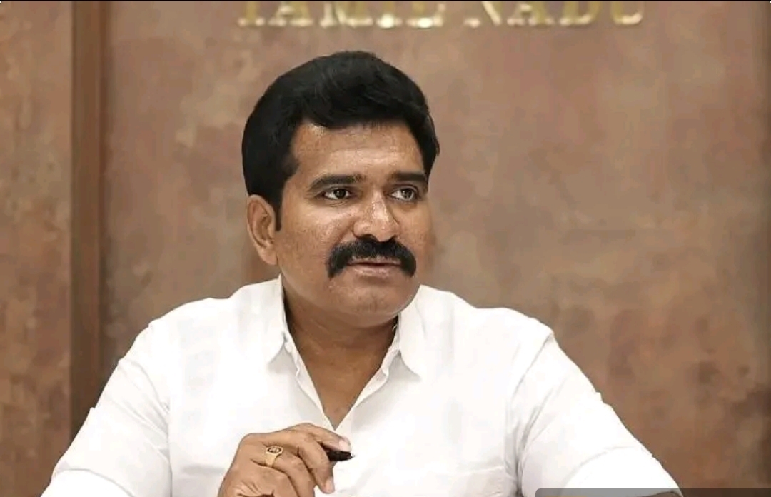 தனுஷ் கட்சியில் இணையும் தவெக அமைச்சர்….? இவர்களை அருகில் சேர்க்காதீங்க…. முதலமைச்சர் விஜய்க்கு ஆர்.எஸ்.பாரதி அட்வைஸ்….!!
