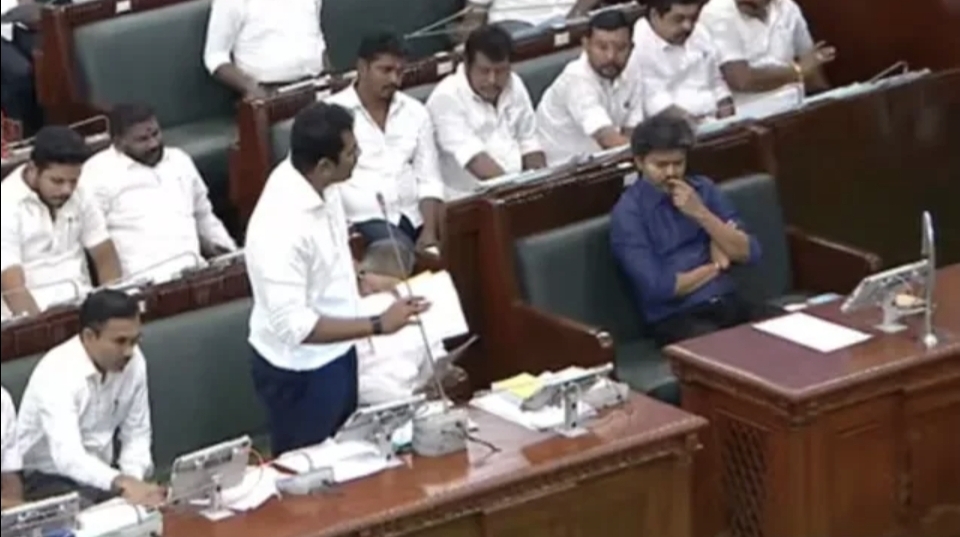 “கடந்த ஆட்சியில் போட்ட டெண்டரால் அரசுக்கு நஷ்டம்”  மறு டெண்டரால் மிச்சமாகும் மக்கள் பணம்…. திமுக குற்றச்சாட்டிற்கு அமைச்சர் கொடுத்த பதிலடி….!!