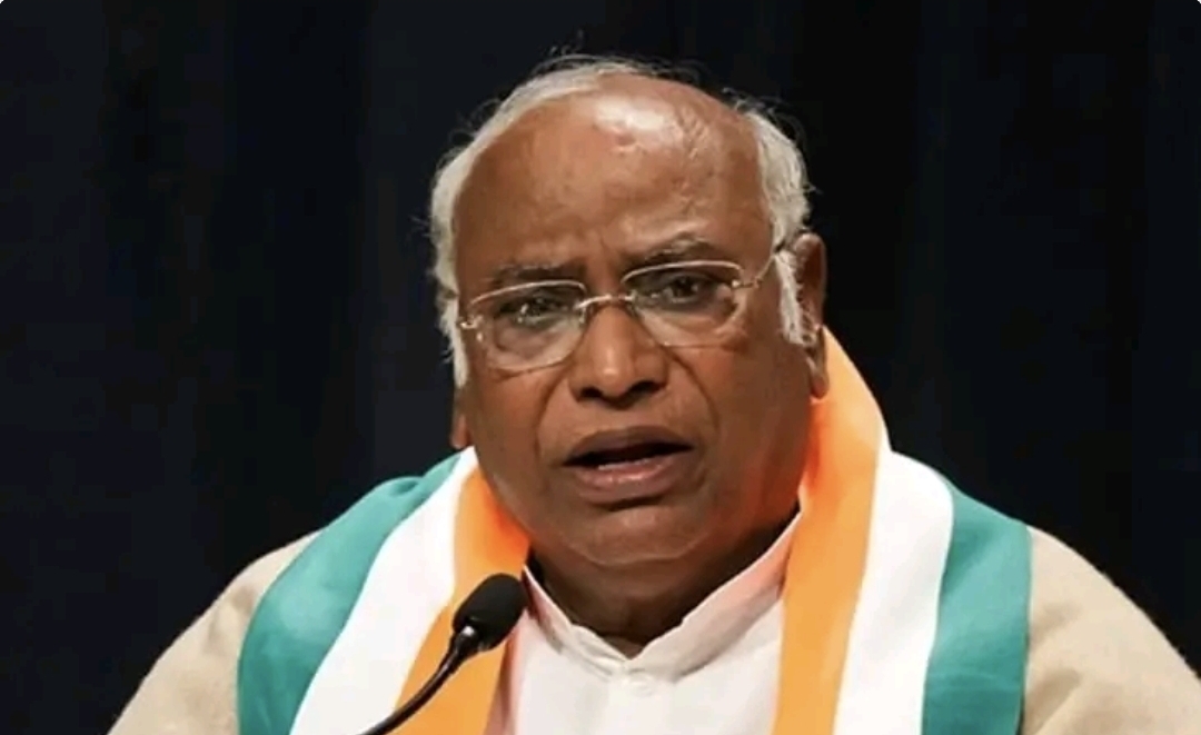 “நான் தலித்ங்குறதால பேசலையா?” அவமானப்பட்டப்போ கூட கட்சி துணை நிற்கல…. காங்கிரஸ் மேலிடத்தை வறுத்தெடுத்த கார்கே….!!