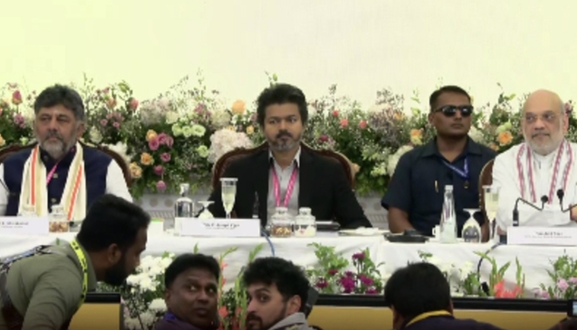 ​”நமக்குன்னு என்னதான் அதிகாரம் இருக்கு….?மாநிலங்களின் சுதந்திரத்தைப் பிடுங்கிட்டாங்க” மத்திய அரசுக்கு எதிராக முதல்வர் விஜய் வைத்த பகீர் கேள்வி….!!