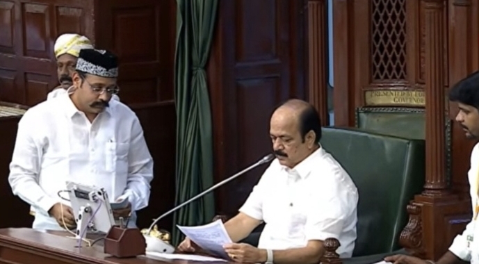 ​”ஆதாரம் எங்கன்னு கேட்டீங்கள்ல?” திமுகவினருக்கு செக் வைத்த தவெக சட்டமன்ற உறுப்பினர்…. சபாநாயகர் ஜேசிடி பிரபாகரிடம் ஒப்படைப்பு….!!