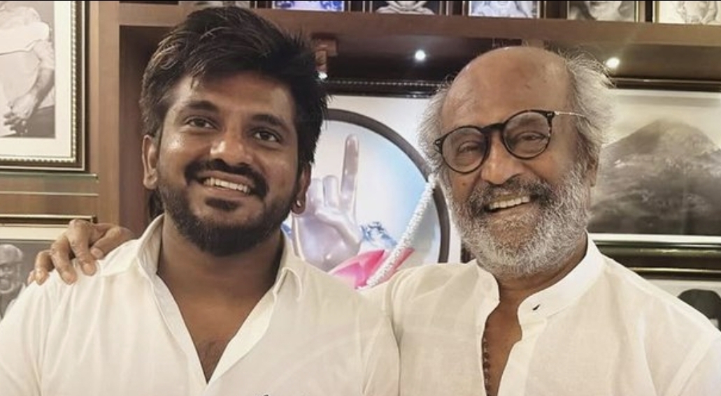 “என்னைப் பார்க்கும்போதெல்லாம் அவர் எழுந்து நிற்பார்” சூப்பர் ஸ்டாரின் எளிமையை வியந்து பேசிய இயக்குநர்….!!
